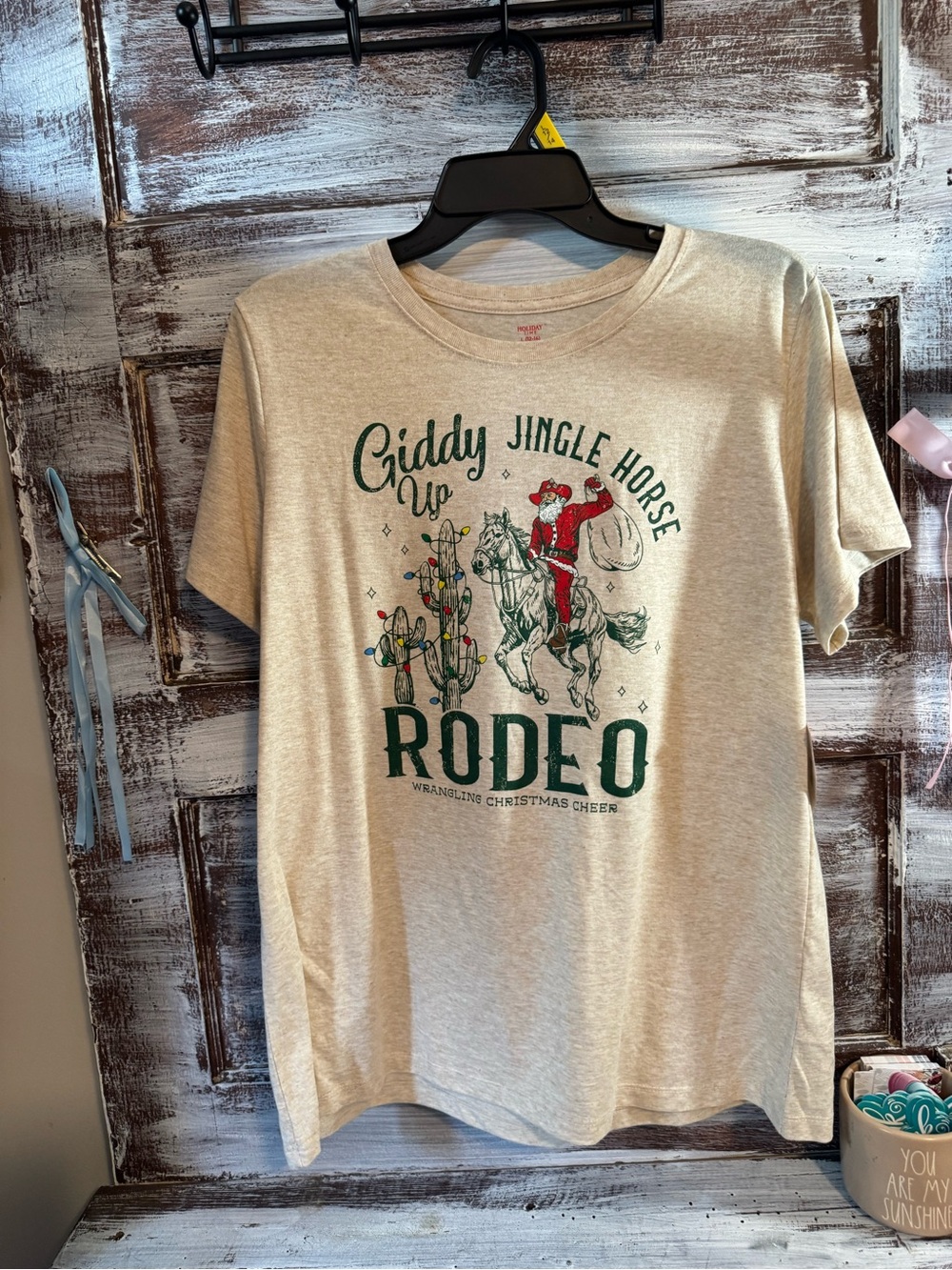 Rodeo Graphic Tee - Beige Christmas Print